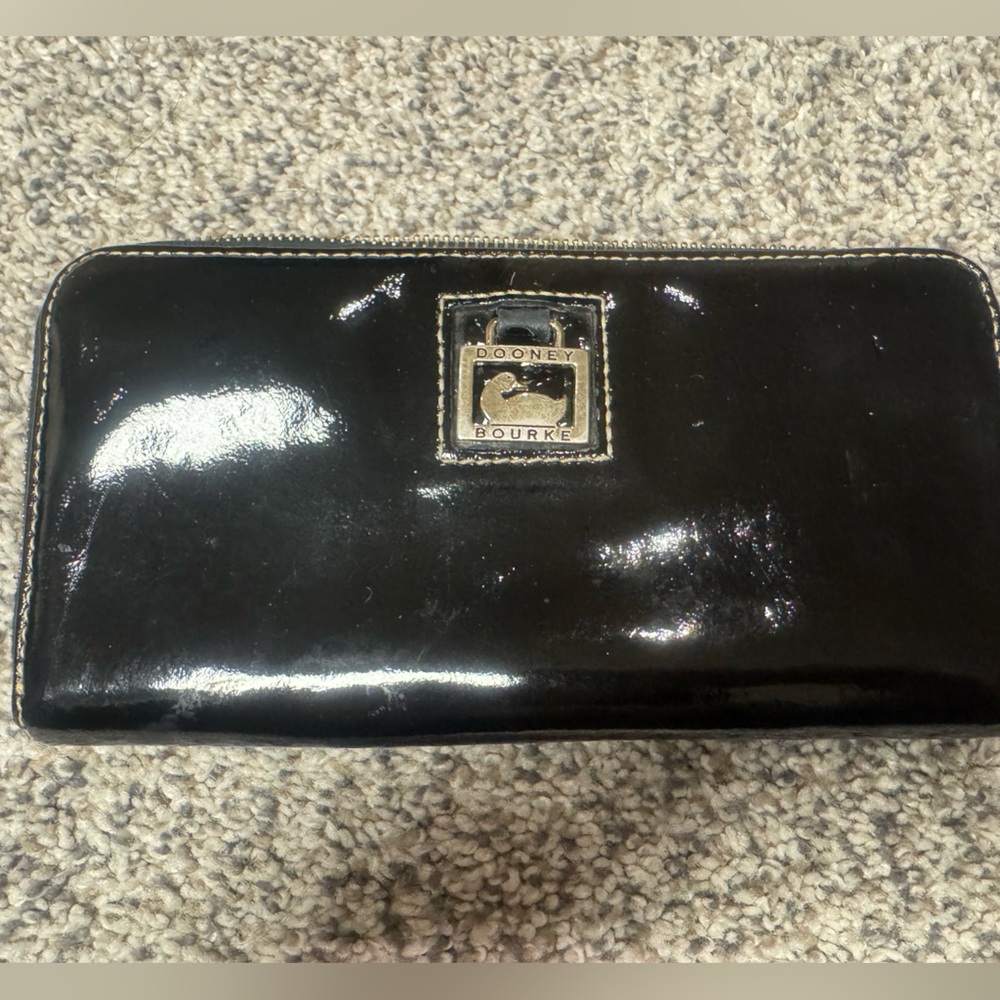Dooney & Bourke wallet